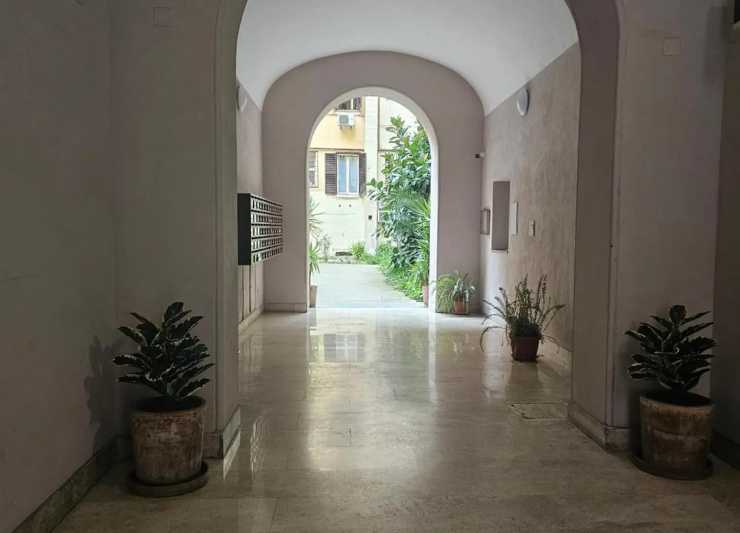 Cialdini 13 Roma Hotel 0*, Rome