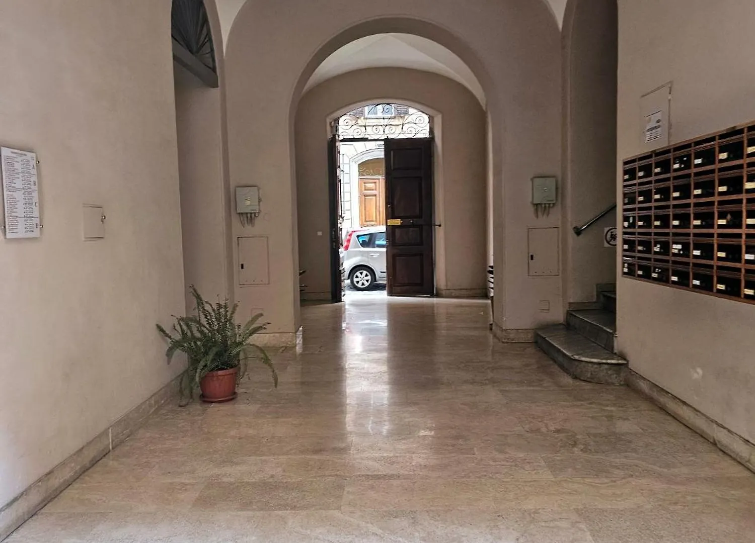 Cialdini 13 Roma Hotel Italy