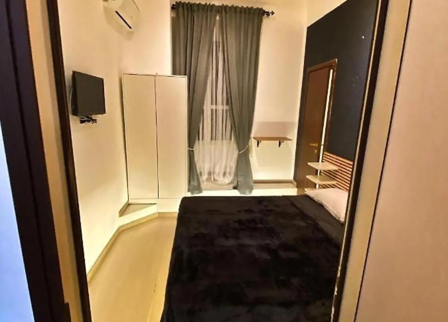 Cialdini 13 Roma Hotel Italy